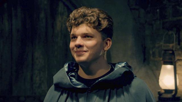 Harry Clark on The Traitors in a green cloak