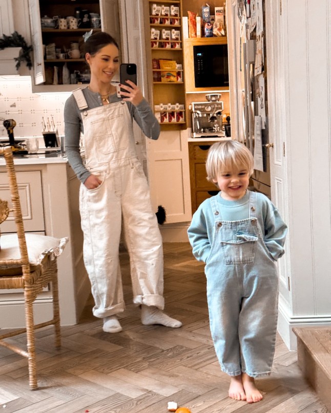 Louise Thompson instagram ??? I took 7 days off social media for Christmas and it ended up being the greatest gift I gave to myself and my family. Here?s why? (I?ll admit it felt a little weird at first, which made me think even harder about the reasons why I needed to stick with it)