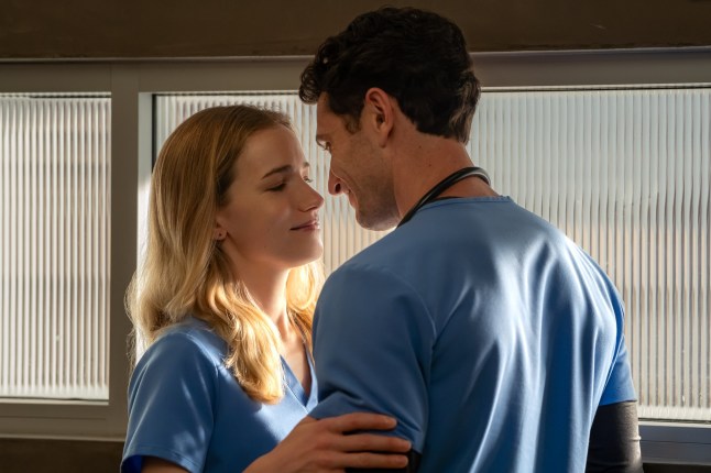 Pulse. (L to R) Willa Fitzgerald as Danny and Colin Woodell as Phillips in Episode 107 of Pulse. Cr. Jeff Neumann/Netflix ?? 2024