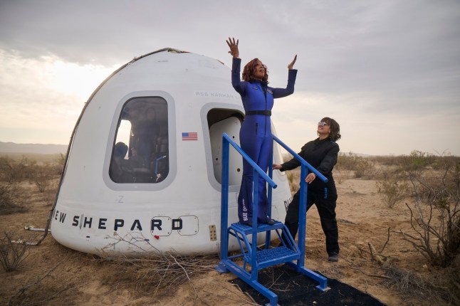epa12032412 A handout photo made available by Blue Origin shows Gayle King (L), American television personality, reacting as she exits Blue Origin???s New Shepard NS-31 rocket following a short mission into orbit after taking off from Launch Site One in Van Horn, Texas, USA, 14 April 2025. This is the eleventh flight with passengers on board and the first all-female flight crew launched by Blue Origin, a company founded by former Amazon CEO Jeff Bezos. EPA/HANDOUT / BLUE ORIGIN HANDOUT HANDOUT EDITORIAL USE ONLY/NO SALES