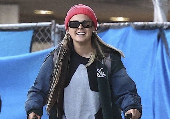 Los Angeles, CA - JoJo Siwa and her mother, Jessalynn Siwa, are spotted arriving at LAX after a trip, making their way through the airport with smiles. Pictured: JoJo Siwa BACKGRID USA 28 APRIL 2025 USA: +1 310 798 9111 / usasales@backgrid.com UK: +44 208 344 2007 / uksales@backgrid.com *UK Clients - Pictures Containing Children Please Pixelate Face Prior To Publication*